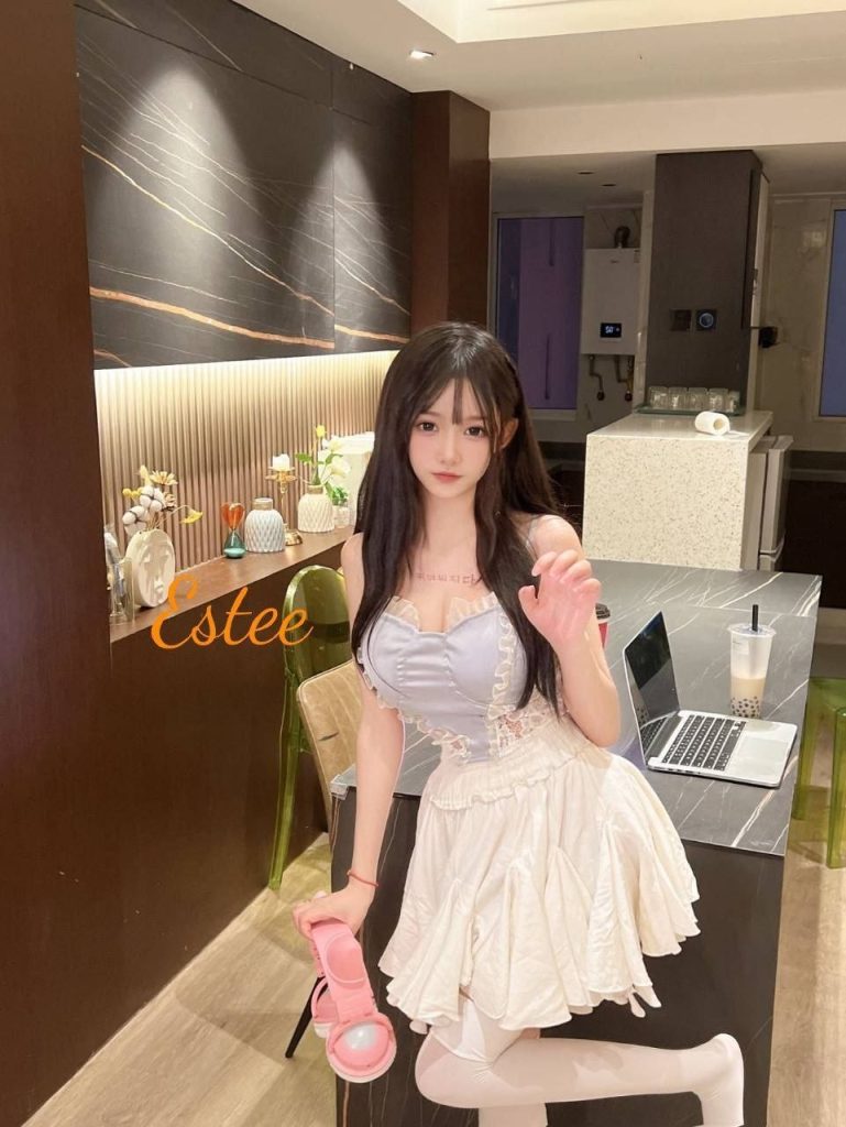 ♏ ️ Estee ♍ ️英國繆斯英國高端留學生，最美校花6985 作者:英国缪斯 帖子ID:5802 